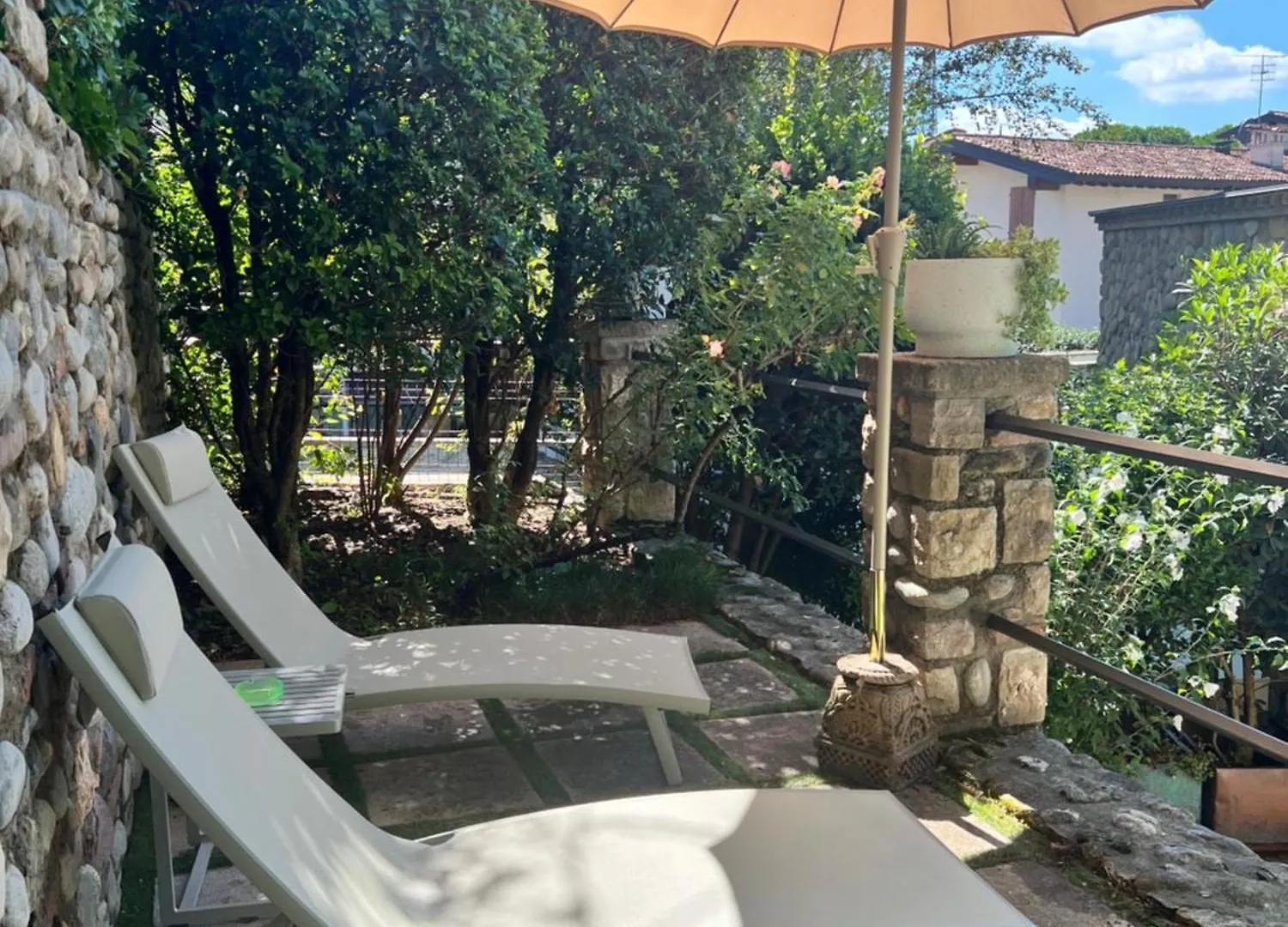Apartment Garden Suite Castle Desenzano del Garda Italy